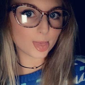 Meet your Posher, Miki